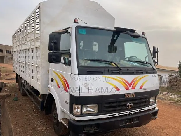 Tata Truck · Photo 1