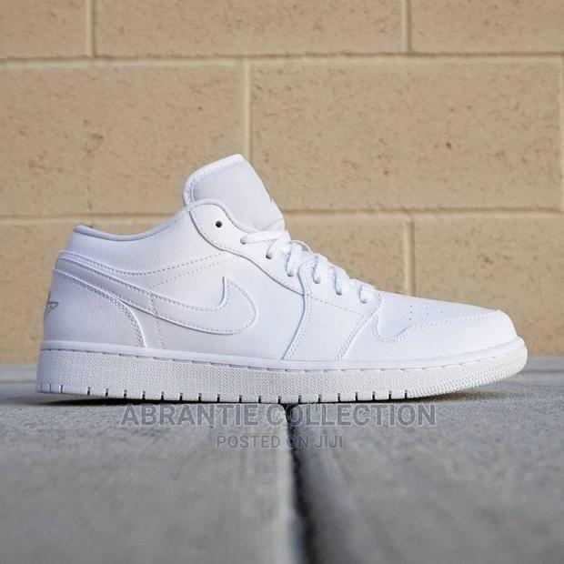 Air Jordan 1 Low · Photo 2