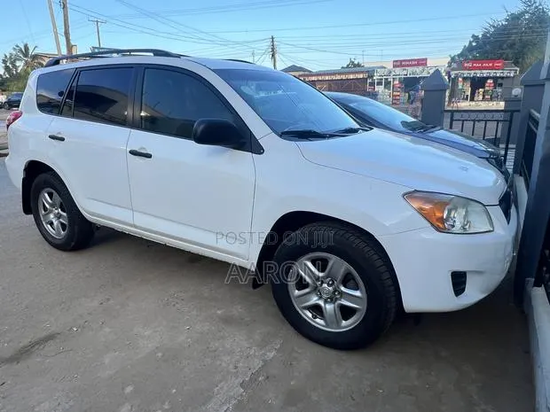 Toyota RAV4 2.5 Limited 2010 White · Photo 1