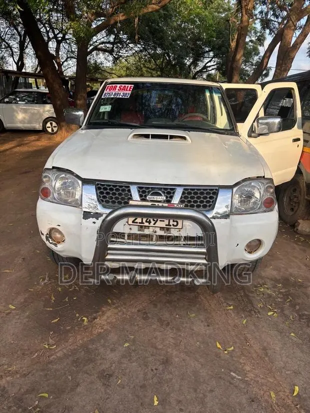 Nissan Hardbody 2015 White · Photo 1