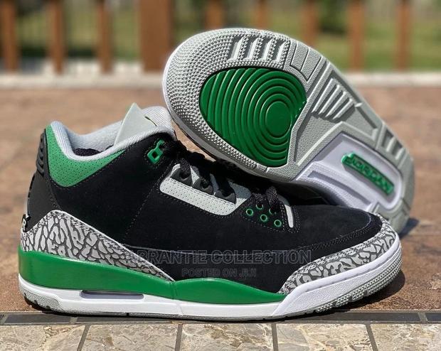 Jordan 3 Pine Green · Photo 2