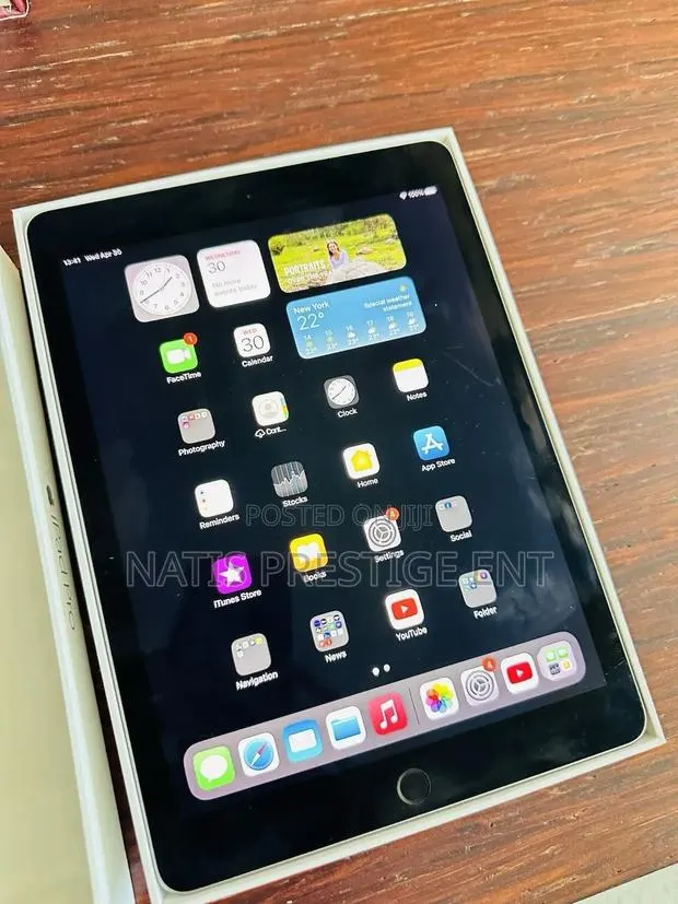 Apple iPad 9.7 128 GB Silver · Photo 1