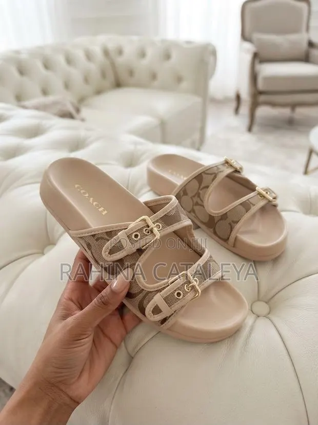 Coach Ladies Slides · Photo 4