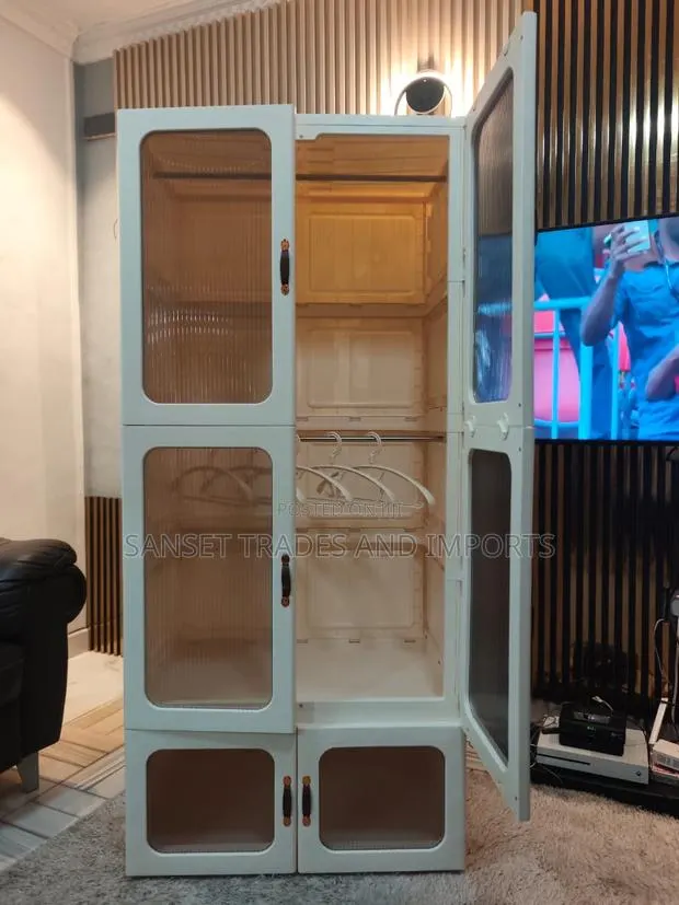 Adult Wardrobe Pp · Photo 1