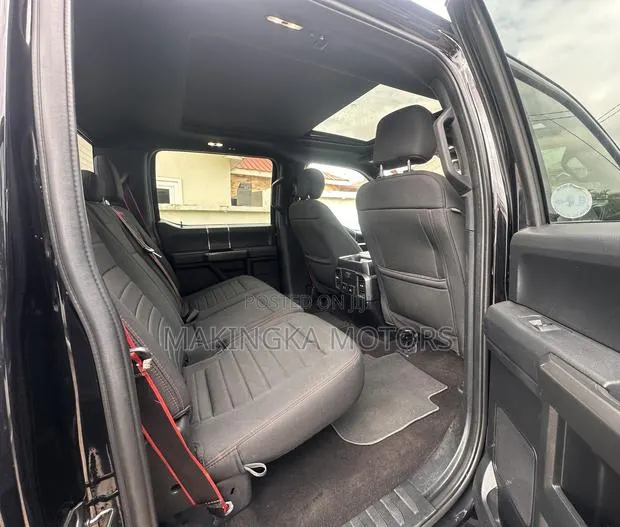 Ford F-150 XLT 4x2 SuperCrew Cab Styleside 5.5 ft. box 145 in. WB 2019 · Photo 5