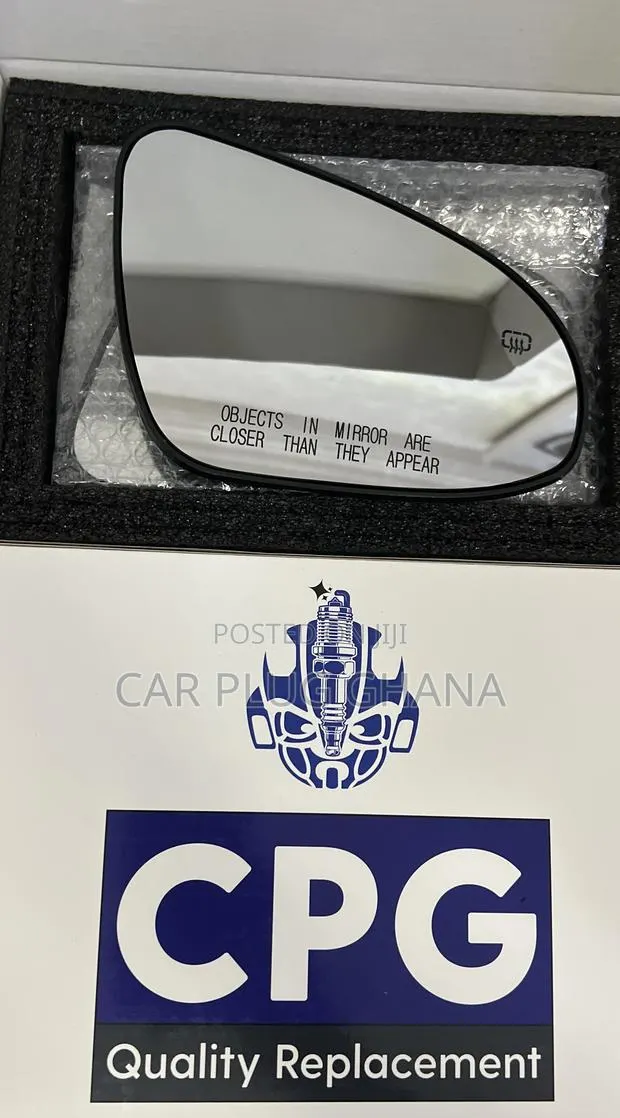Toyota Corolla Side Mirror Glasses 2014-2019 · Photo 1
