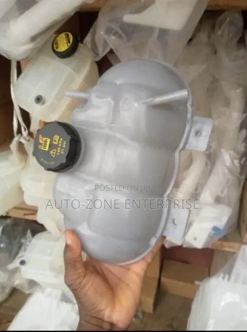 Ford Mustang Coolant Reservoir Tank · Photo 1