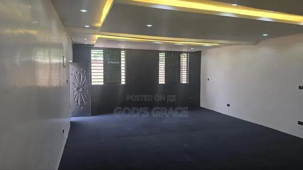Black Ash Floor Carpet · Photo 1
