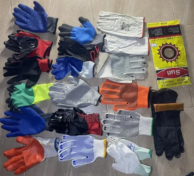 Hand Gloves · Photo 1