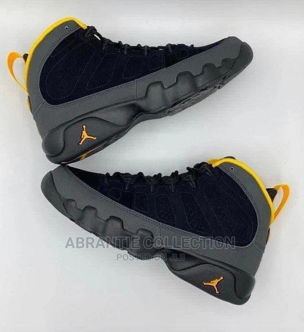 Jordan 9 University Gold · Photo 1