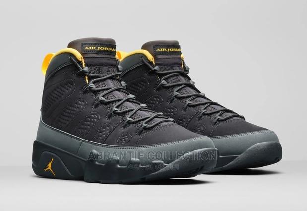 Jordan 9 University Gold · Photo 2