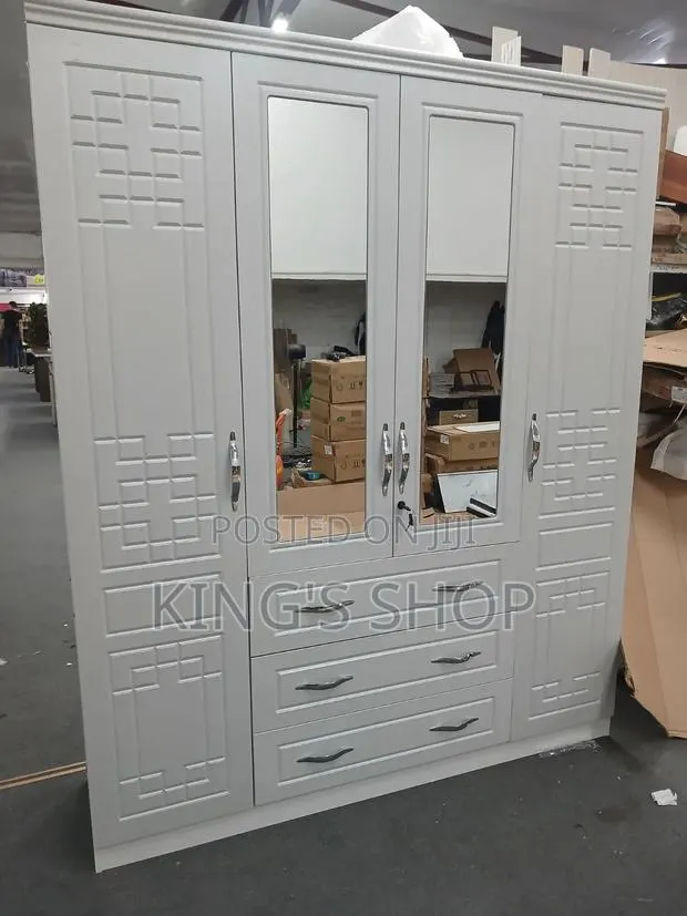 Spacious 4doors Wardrobe · Photo 1