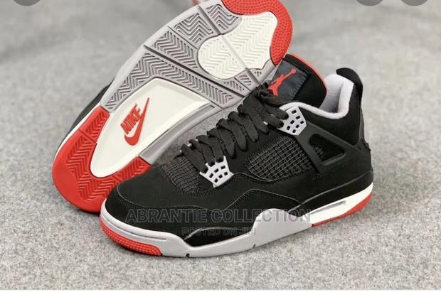 Jordan 4 Bred · Photo 2