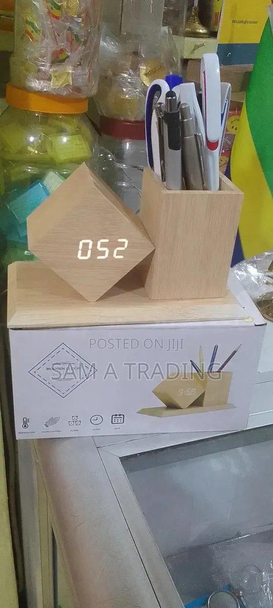 Wooden Clock and Pen Holder · Photo 1