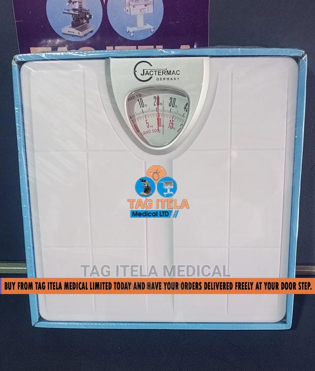 Bathroom Scale (Mechanical) · Photo 1