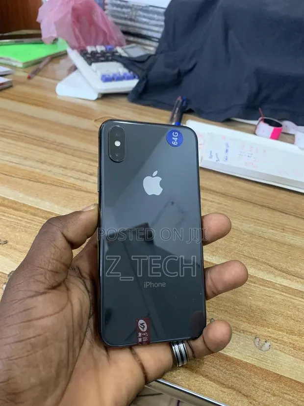 Apple iPhone X 64 GB Black · Photo 1
