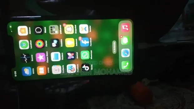 Apple iPhone XR 64 GB Black · Photo 1