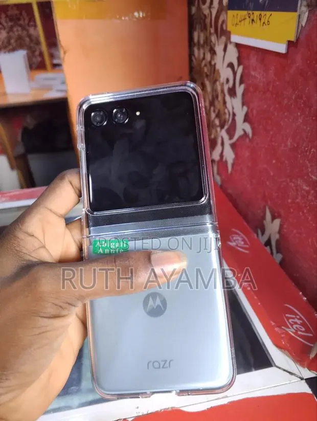 New Motorola Razr 40 Ultra 256 GB Gray · Photo 1