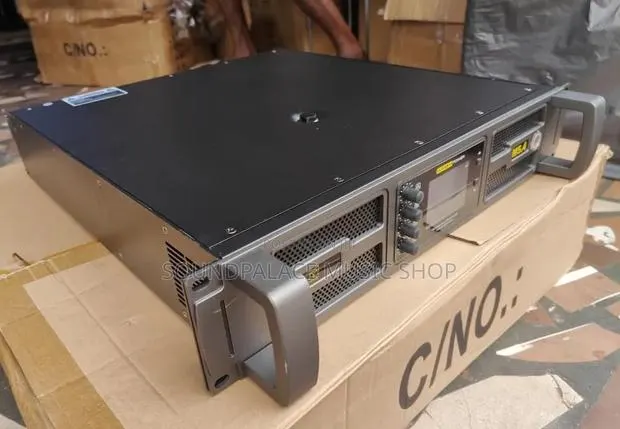 Martin Audio M5.4 4-in-1 Professional Power Amplifier. · Photo 1