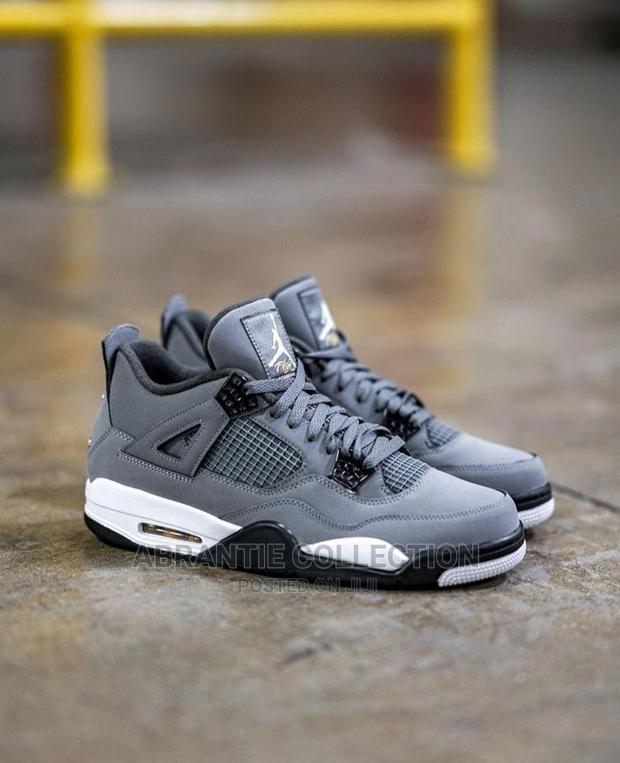 Air Jordan 4 · Photo 3
