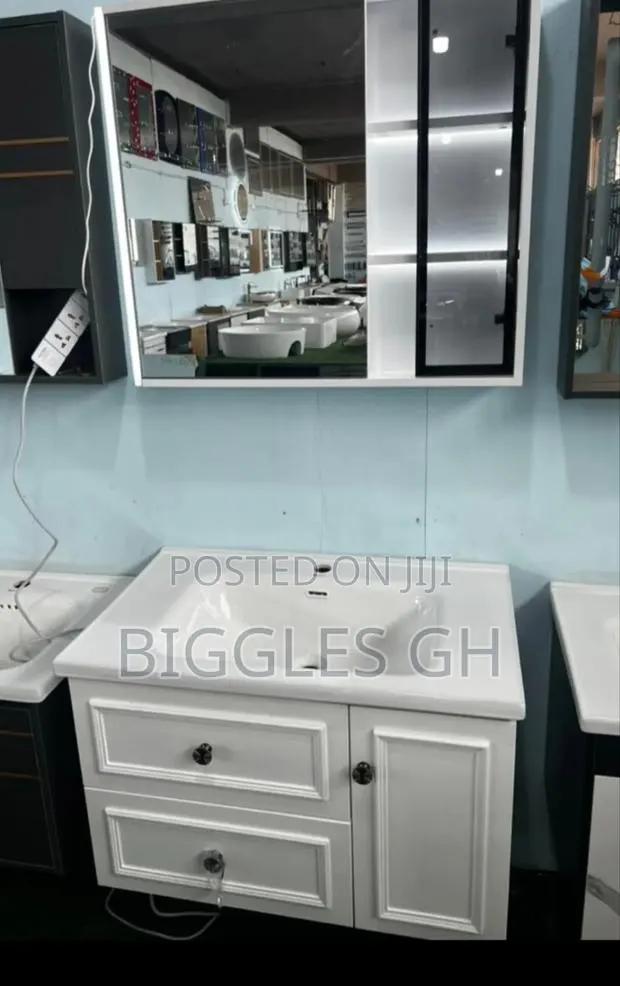Cabinet Basin With Led Mirror · Photo 1