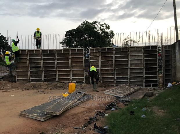 Retaining Wall, Scaffolds,Props, Collumns,Pillars,Slabs, · Photo 1