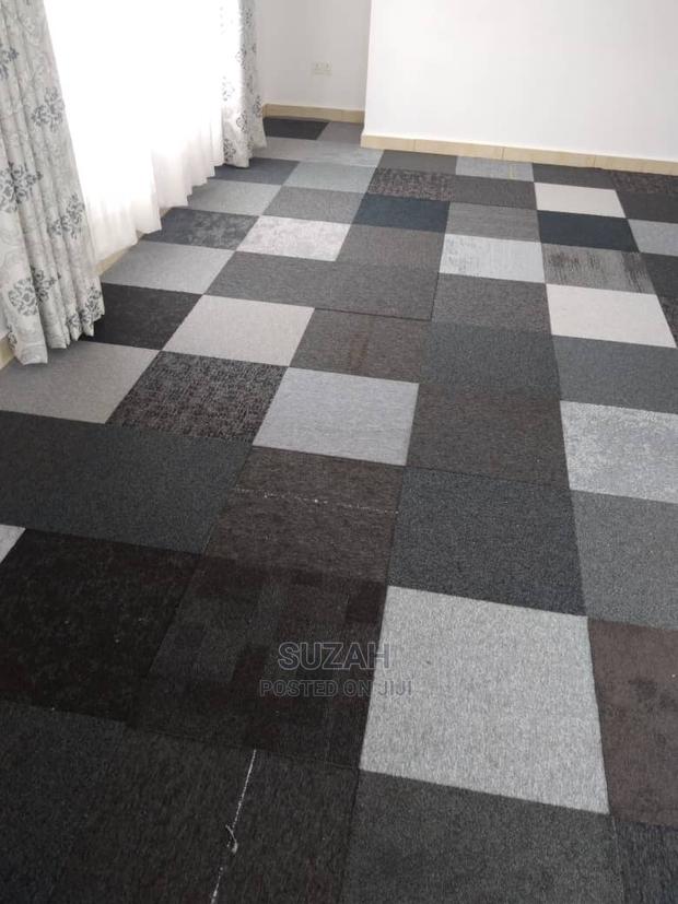 Woolen Tile Carpet · Photo 1