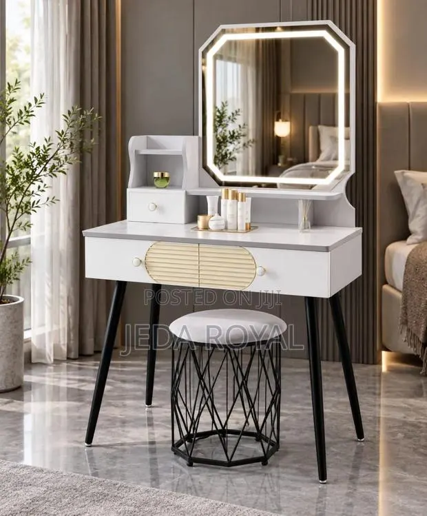 Classy Vanity Table · Photo 1
