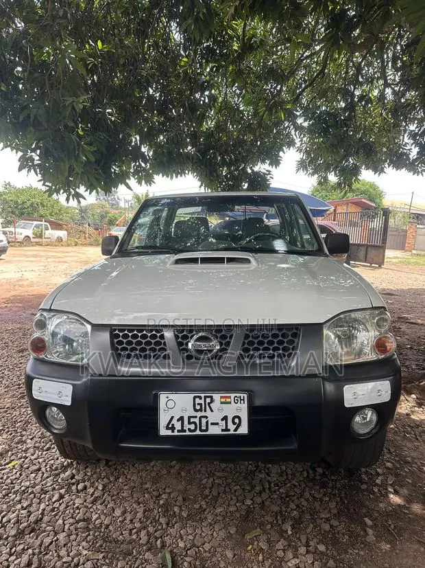 Nissan Hardbody 2019 White · Photo 1