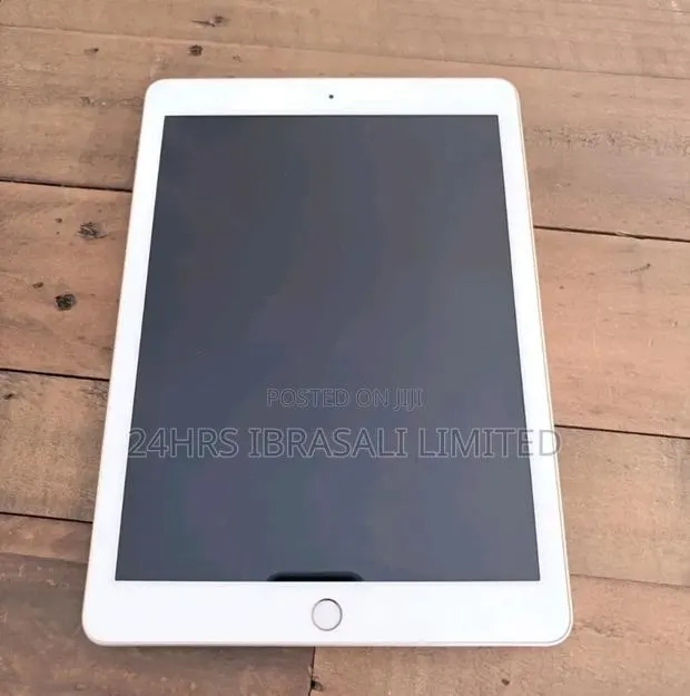 Apple iPad 5 (2022) 32 GB White · Photo 1