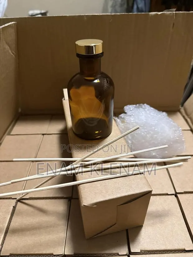 125ml and 250ml Empty Reed Diffuser Bottles With Sticks Box · Photo 1