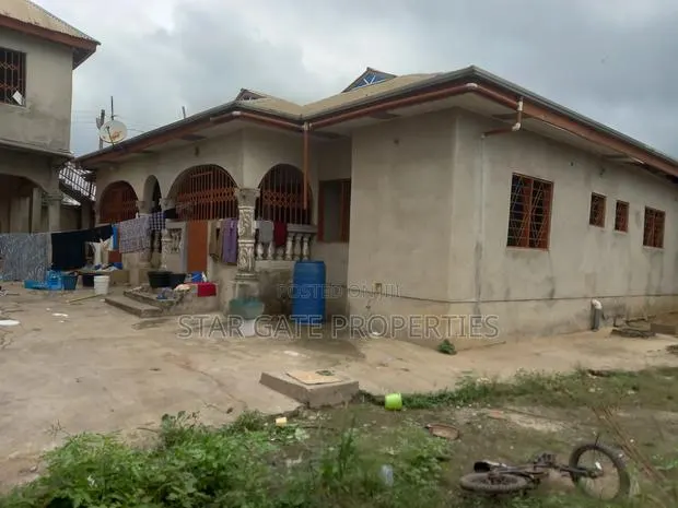 9bdrm House in Adesina, Kenyasi, Kumasi Metropolitan for sale · Photo 1