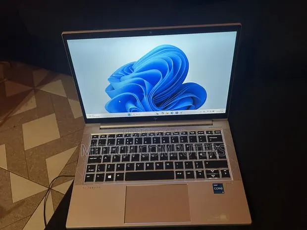 Laptop HP EliteBook 830 G8 8GB Intel Core i5 SSD 256GB · Photo 1