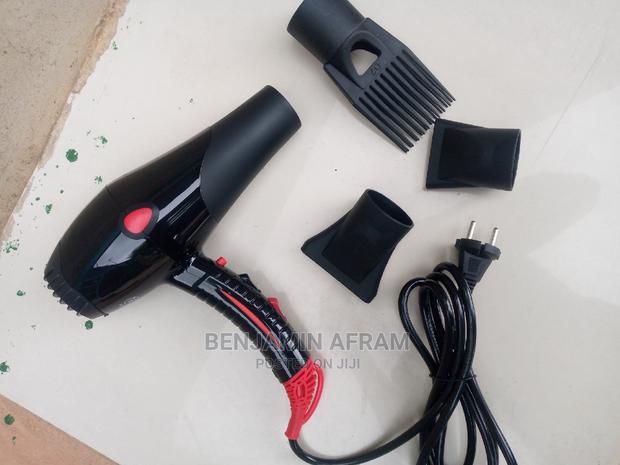Hand Dryer With Comb · Photo 1