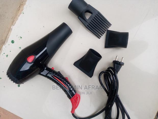Hand Dryer With Comb · Photo 2