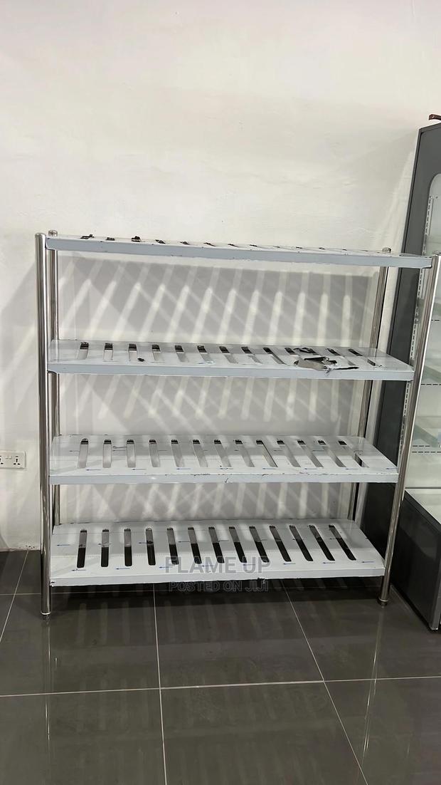 4 Layer Shelf · Photo 1