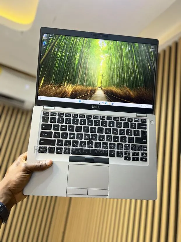 Laptop Dell Latitude 5410 16GB Intel Core i7 SSD 256GB · Photo 1