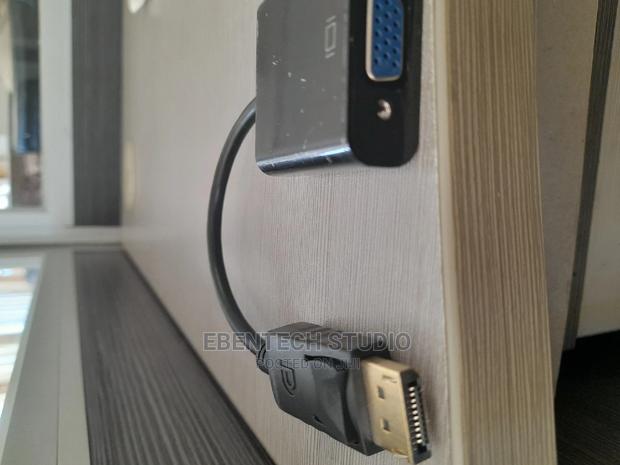 Display Port DP to VGA Converter · Photo 2
