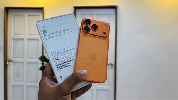 Apple iPhone 17 Pro Max 256 GB Orange · Photo 1