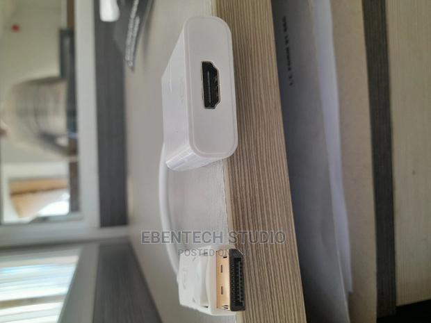 Display Port (DP) to HDMI Adapter · Photo 2