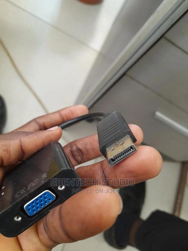 Display Port DP to VGA Converter · Photo 1