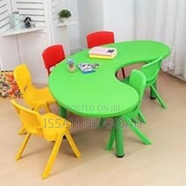 Kids Table · Photo 1