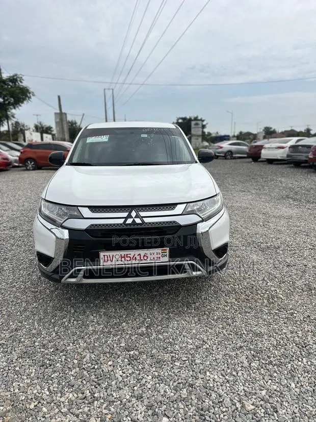 Mitsubishi Outlander SE AWC 2019 White · Photo 1