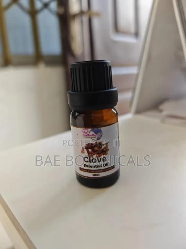 Clove Essential Oil · Photo 1
