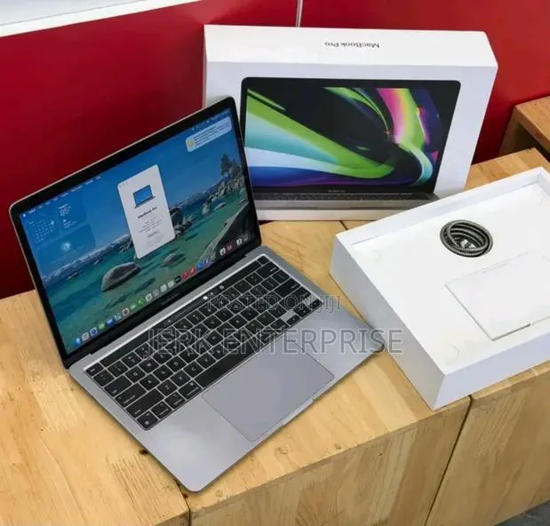 New Laptop Apple MacBook Pro 16GB Apple M1 Pro SSD 512GB · Photo 1