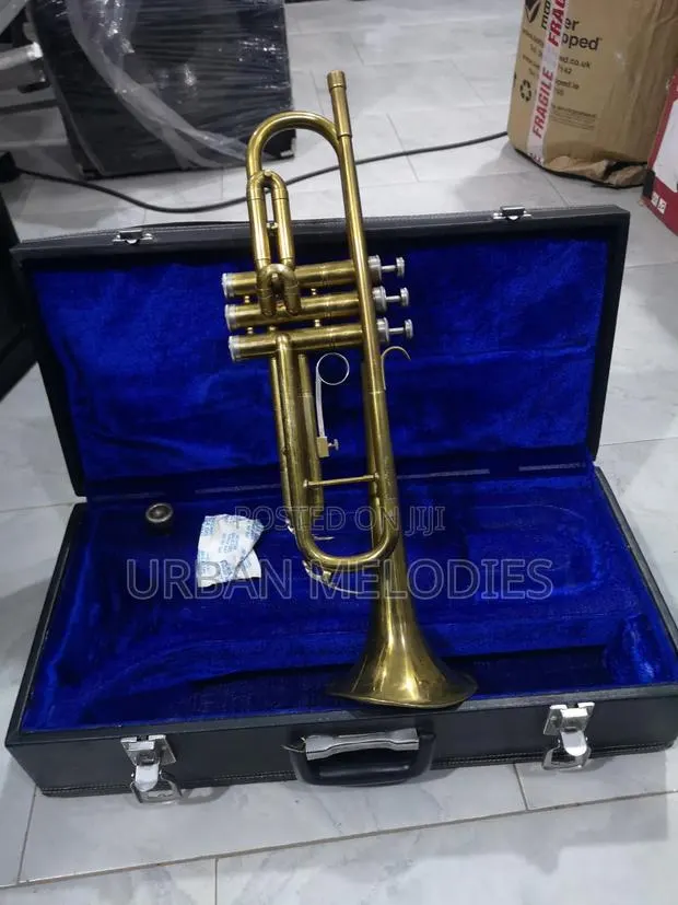 Bb (B-Flat) Brass Trumpet · Photo 4