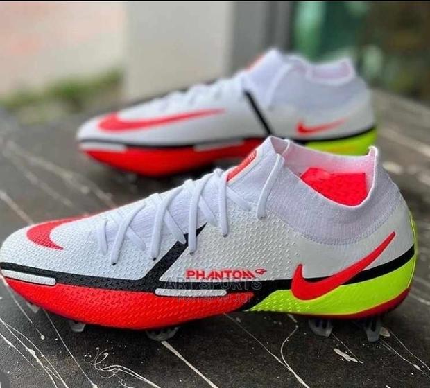 Nike Phantom Boots . · Photo 2