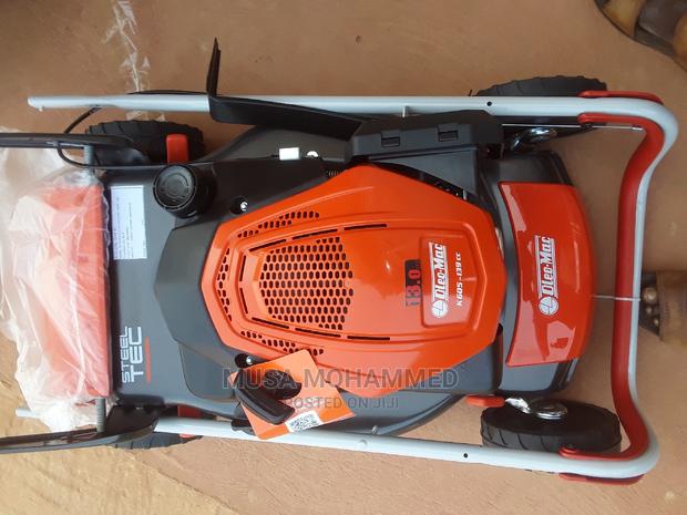 Oleo Mac Lawnmower · Photo 2