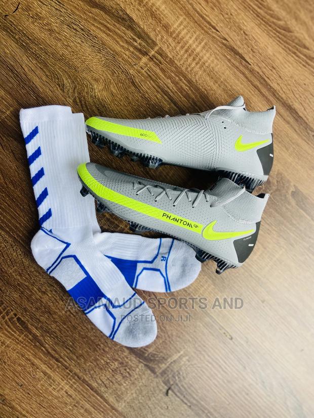 Football Boot at Cool Price · Photo 4
