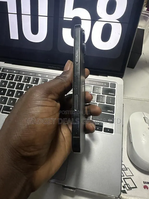Apple iPhone 16 Pro Max 512 GB Black · Photo 1